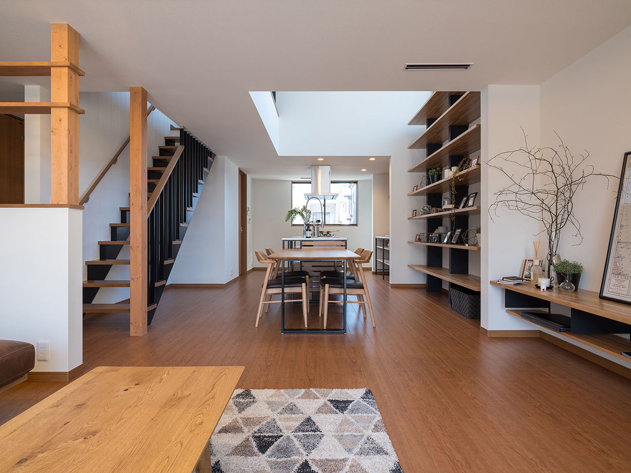 アルファホーム／オーガニックハウス新潟 街並みや環境に溶け込む美しい外観。流れるような空間の広がりと、緩急に富む空間演出で快適に暮らす家の建築実例画像2