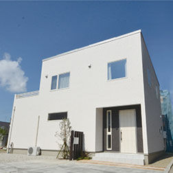 ジブンハウス 【本体価格1130万円／4LDK／1階和室あり／30坪台／間取図有】北欧デザイン×シンプルモダンの建築実例画像2