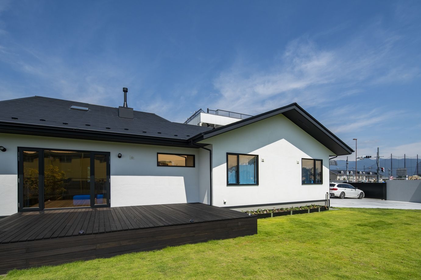 スマトチ <甲斐市｜小屋裏収納｜4人家族>外壁も室内も塗り壁で仕上げた和モダンデザインの平屋の建築実例画像4