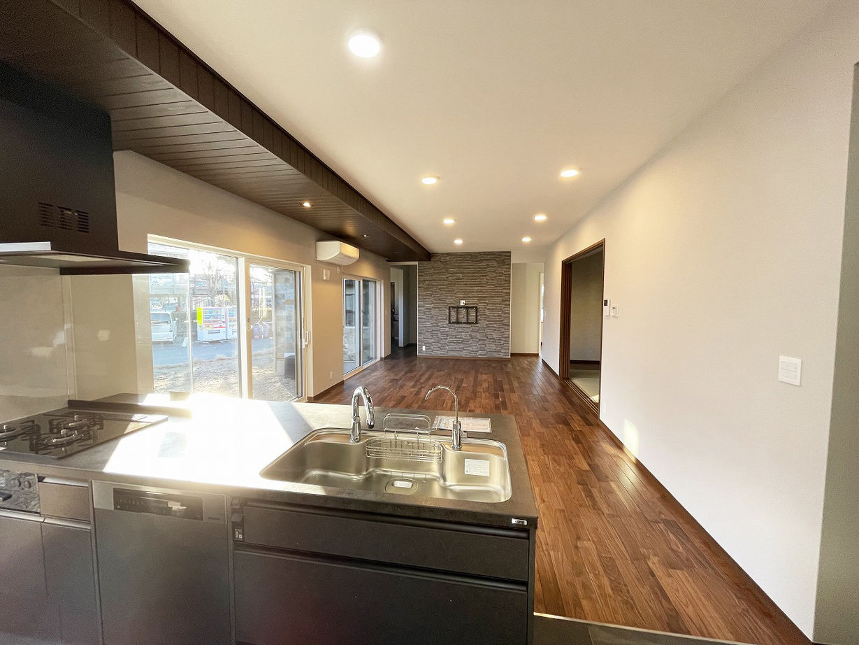 スマトチ <甲府市｜無垢材｜4人家族>ゆったりとしたLDKを中心に、ワンフロアで暮らしやすさを実現した平屋住宅の建築実例画像3