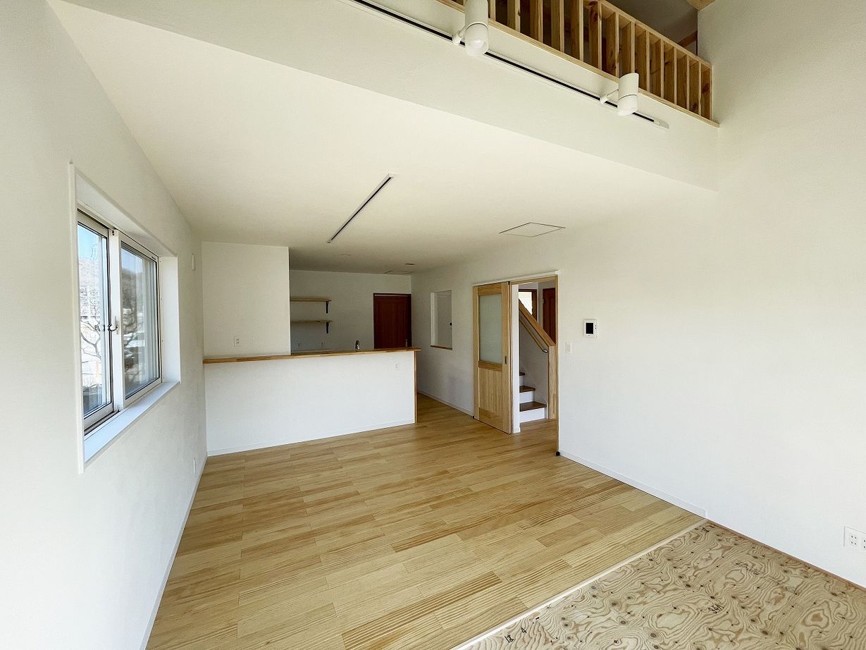 スマトチ <山梨県西八代郡｜吹き抜け>1000万円台で叶える長期優良住宅仕様の家。癒しを感じる自然素材も魅力的の建築実例画像2