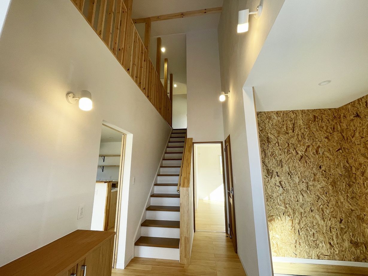 スマトチ <山梨県西八代郡｜吹き抜け>1000万円台で叶える長期優良住宅仕様の家。癒しを感じる自然素材も魅力的の建築実例画像3