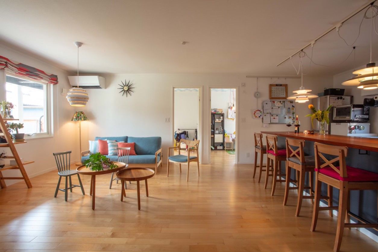 スマトチ <山梨県中央市｜薪ストーブ｜4人家族>家族の想いがたくさん詰まった暖炉のある北欧テイストな平屋の建築実例画像2