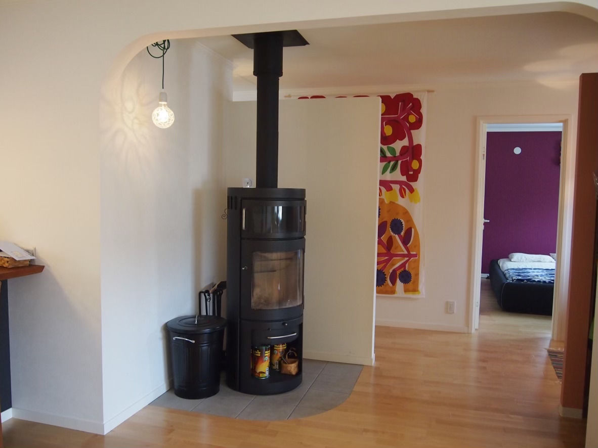 スマトチ <山梨県中央市｜薪ストーブ｜4人家族>家族の想いがたくさん詰まった暖炉のある北欧テイストな平屋の建築実例画像6