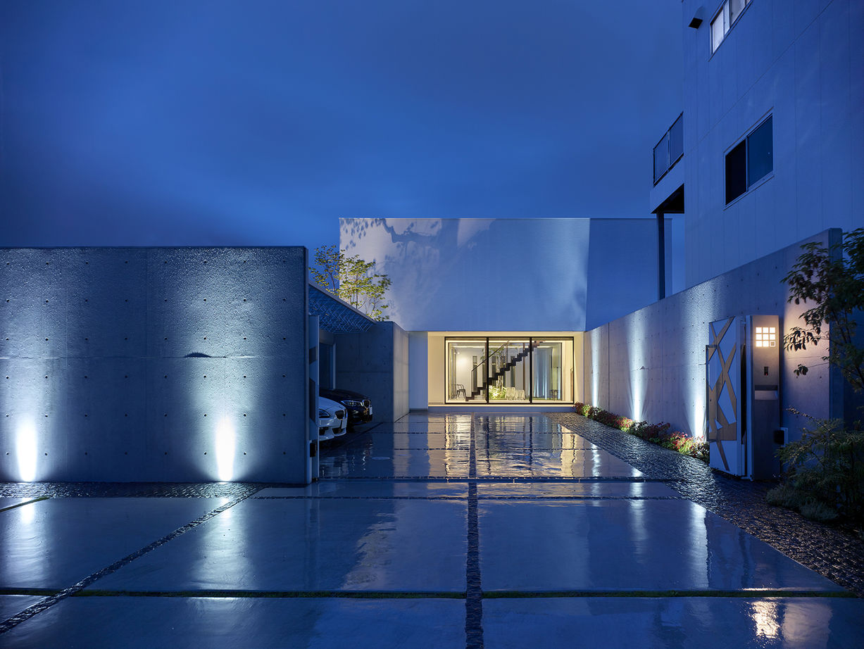 RIPARO 「見せる」「見せない」のバランスが絶妙。美術館のようなファサードの邸宅の建築実例画像