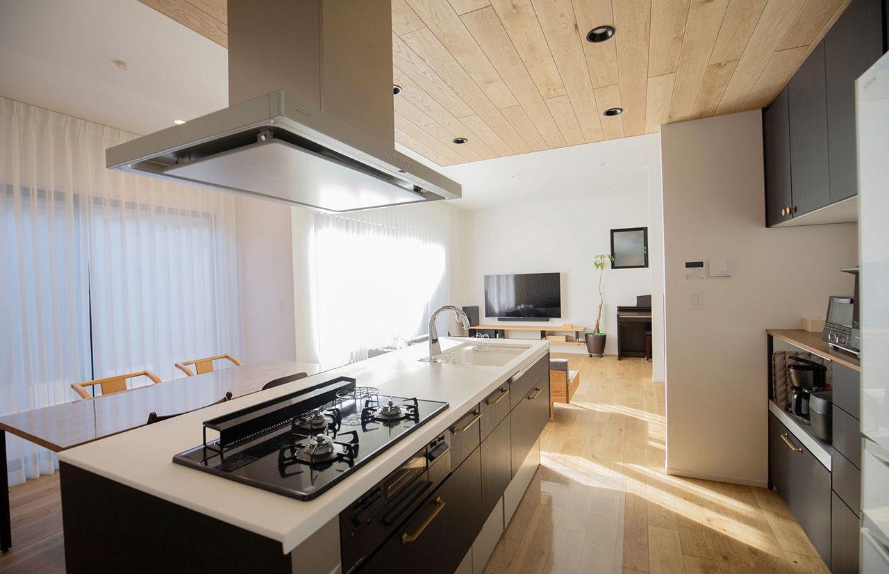 東栄住宅（YUTO-IE） 【延床32.5坪／間取図有】光を採り入れる中庭や2階バルコニーで明るく、心地よく暮らせる家の建築実例画像3