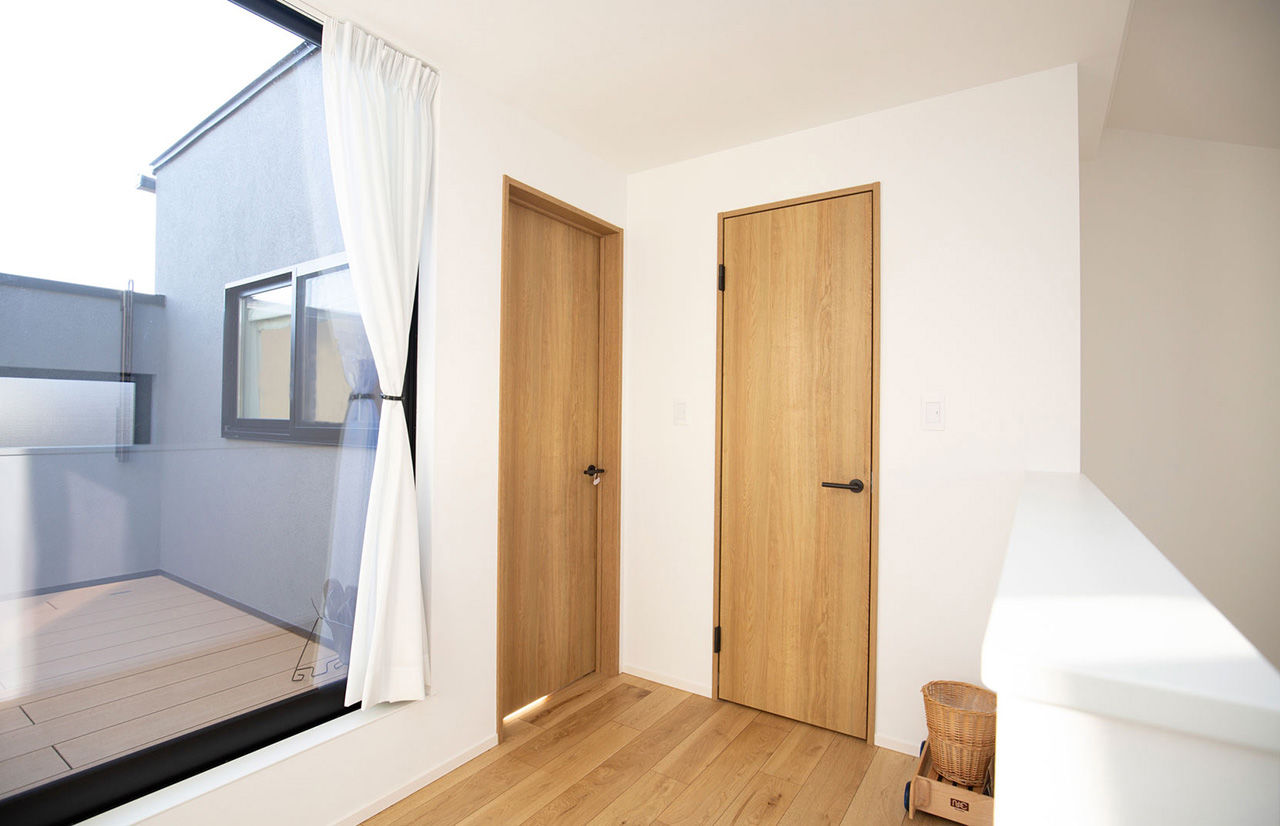 東栄住宅（YUTO-IE） 【延床32.5坪／間取図有】光を採り入れる中庭や2階バルコニーで明るく、心地よく暮らせる家の建築実例画像8