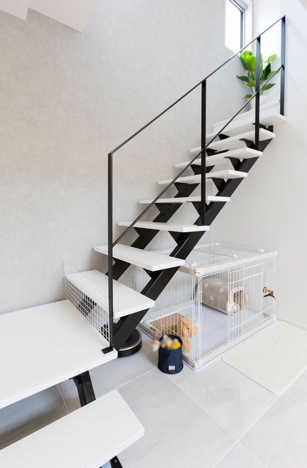 東栄住宅（YUTO-IE） 【延床32.8坪／収納充実／間取図有】開放的な吹き抜けを楽しむ、リゾート風シンプルモダンの住まいの建築実例画像6