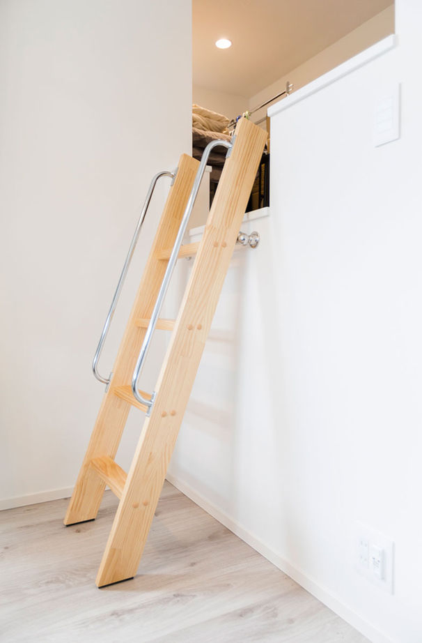 東栄住宅（YUTO-IE） 【延床32.8坪／収納充実／間取図有】開放的な吹き抜けを楽しむ、リゾート風シンプルモダンの住まいの建築実例画像8