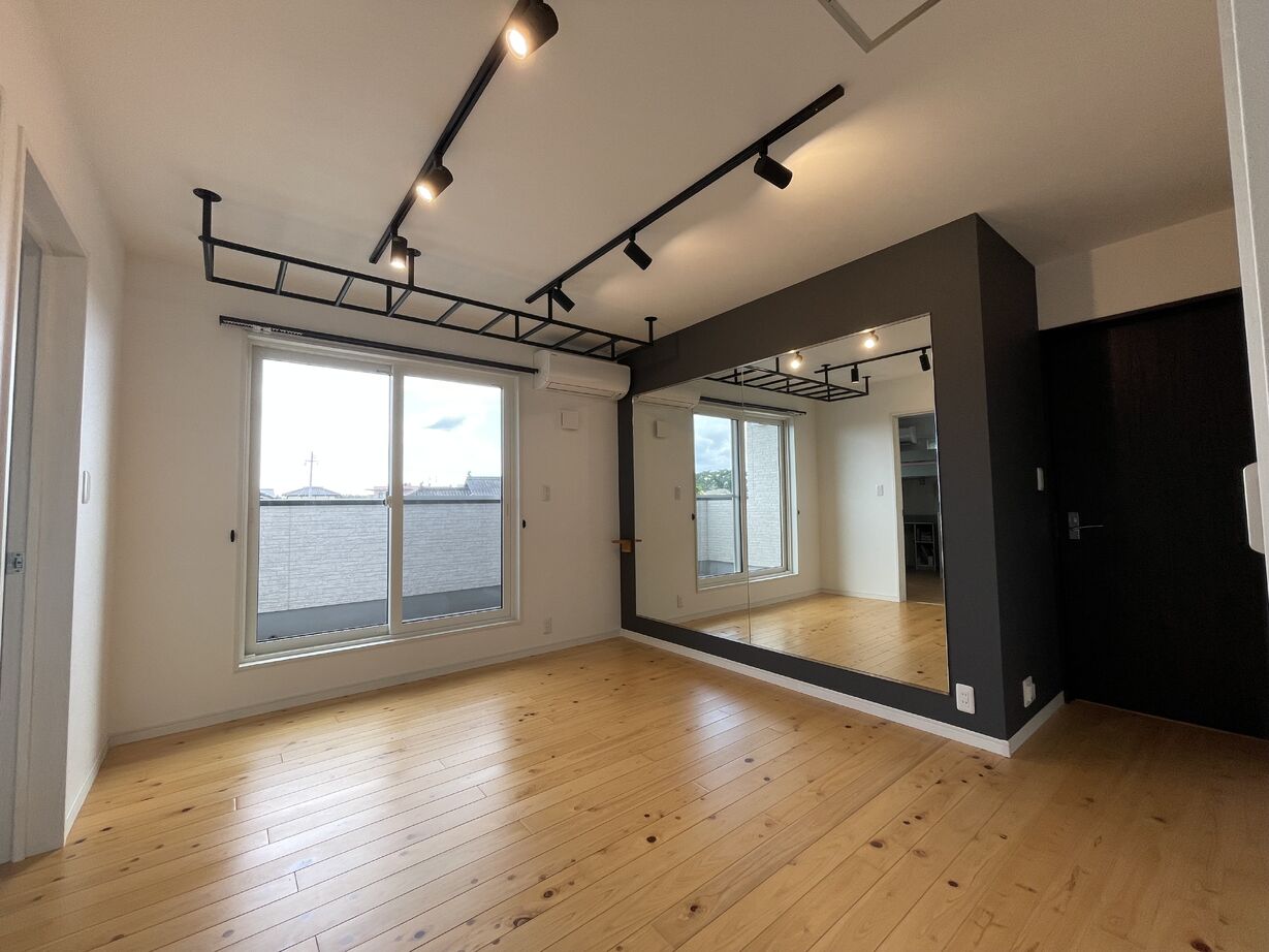 溝田建築設計 家族の集いを中心に据えた、木と光が織りなす開放感あふれる邸宅の建築実例画像5