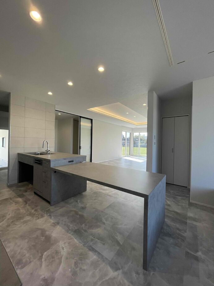 溝田建築設計 洗練されたデザインが魅力！モノトーンでまとめた上質な空間で暮らすの建築実例画像2