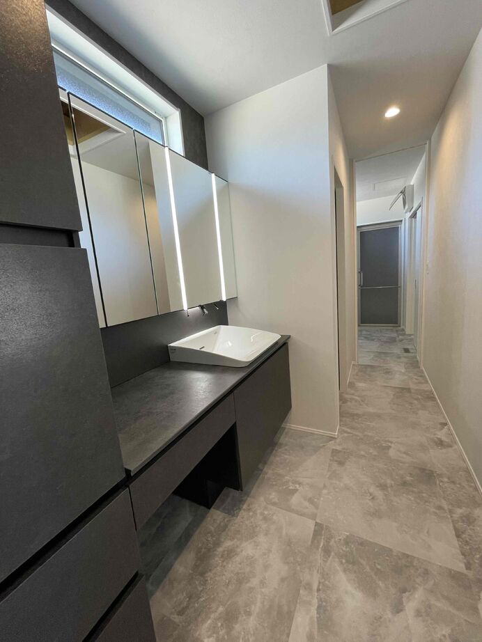 溝田建築設計 洗練されたデザインが魅力！モノトーンでまとめた上質な空間で暮らすの建築実例画像3