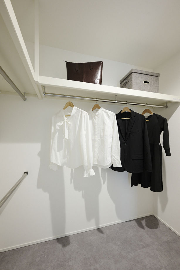 ハウスデザイン建築設計事務所 【2500～2999万円／天童市／家事ラク動線】中庭を囲むグレーモダンの建築実例画像8