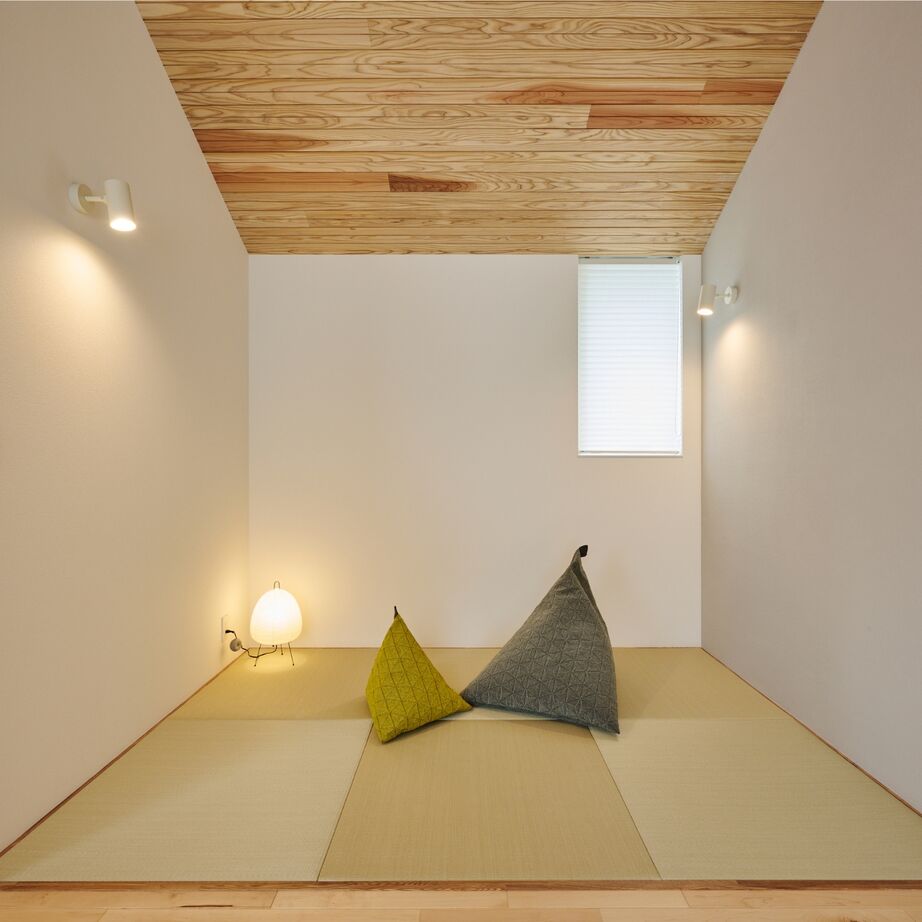 ハウスデザイン建築設計事務所 【山形市/リビングの大開口窓/杉板張りの勾配天井】木の温もりに包まれた２階リビングの家の建築実例画像6