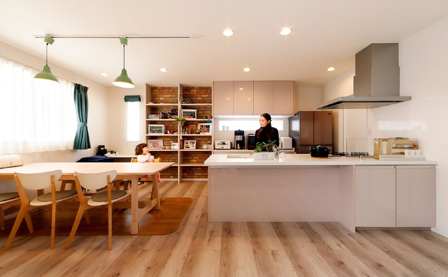 協栄ホーム　奈良店 トータル予算3500万円!30代子育て世代に嬉しい、実家に近く開放感のある家【奈良/1000万円台/40坪/間取り】の建築実例画像2