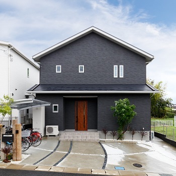 協栄ホーム　奈良店 【40坪2000万円台】奈良県北葛城郡広陵町、10キロ越えの太陽光発電搭載！上質な無垢フロアがつくる洗練空間の建築実例画像1