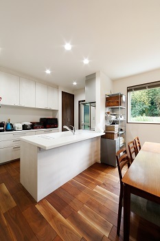 協栄ホーム　奈良店 【40坪2000万円台】奈良県北葛城郡広陵町、10キロ越えの太陽光発電搭載！上質な無垢フロアがつくる洗練空間の建築実例画像3