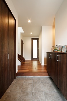 協栄ホーム　奈良店 【40坪2000万円台】奈良県北葛城郡広陵町、10キロ越えの太陽光発電搭載！上質な無垢フロアがつくる洗練空間の建築実例画像9