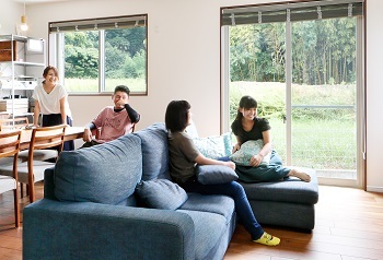 協栄ホーム　奈良店 【40坪2000万円台】奈良県北葛城郡広陵町、10キロ越えの太陽光発電搭載！上質な無垢フロアがつくる洗練空間の建築実例画像10