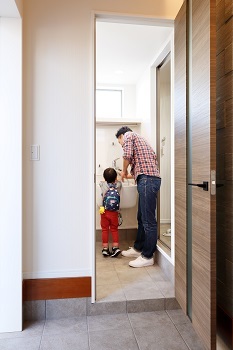 協栄ホーム　奈良店 【33坪1000万円台】香芝市で実現！玄関から水まわりへ直結する、子どもやペットにうれしい動線※間取りありの建築実例画像2