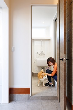 協栄ホーム　奈良店 【33坪1000万円台】香芝市で実現！玄関から水まわりへ直結する、子どもやペットにうれしい動線※間取りありの建築実例画像3