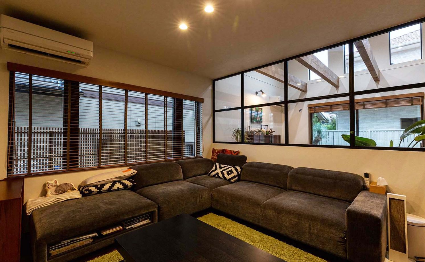 谷川建設 【無垢材／暖炉／スキップフロア】ビンテージの家具が映えるデザイン＆家族がつながる空間設計の建築実例画像3