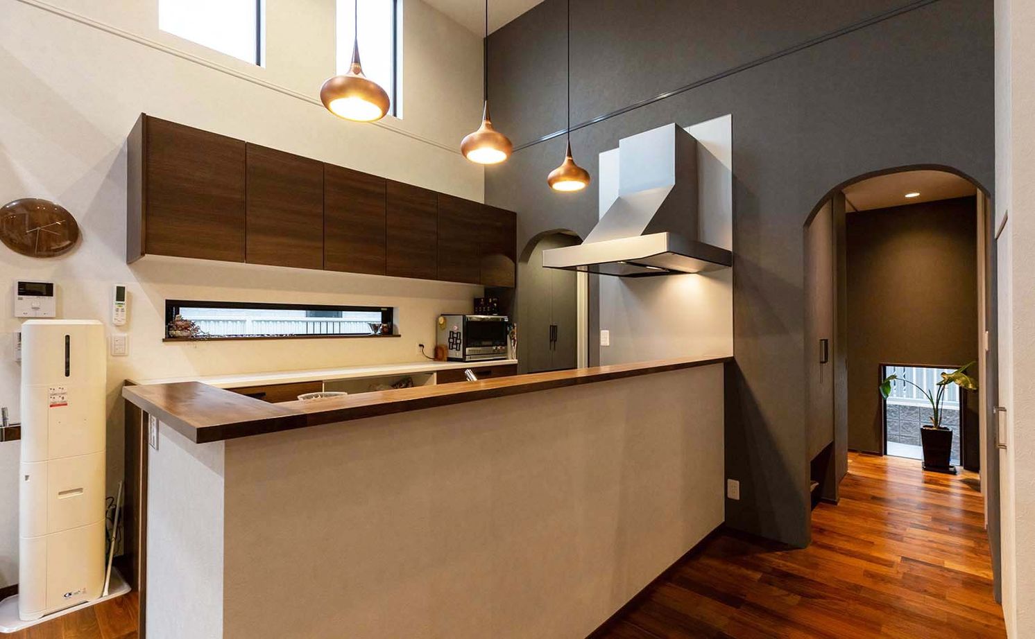 谷川建設 【無垢材／暖炉／スキップフロア】ビンテージの家具が映えるデザイン＆家族がつながる空間設計の建築実例画像6