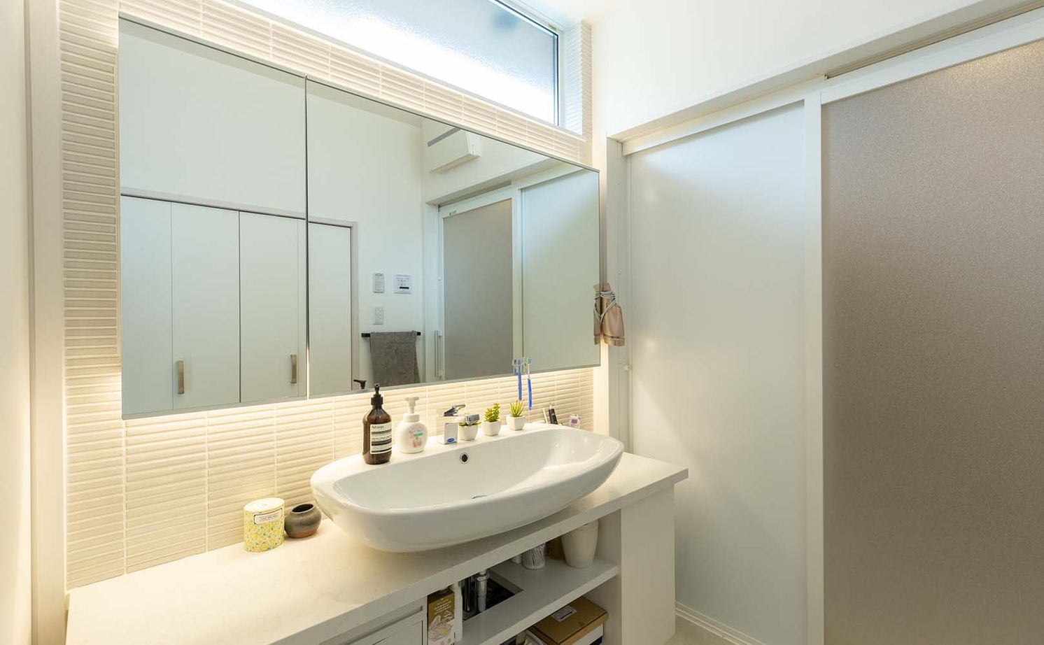 谷川建設 【無垢材／暖炉／スキップフロア】ビンテージの家具が映えるデザイン＆家族がつながる空間設計の建築実例画像13