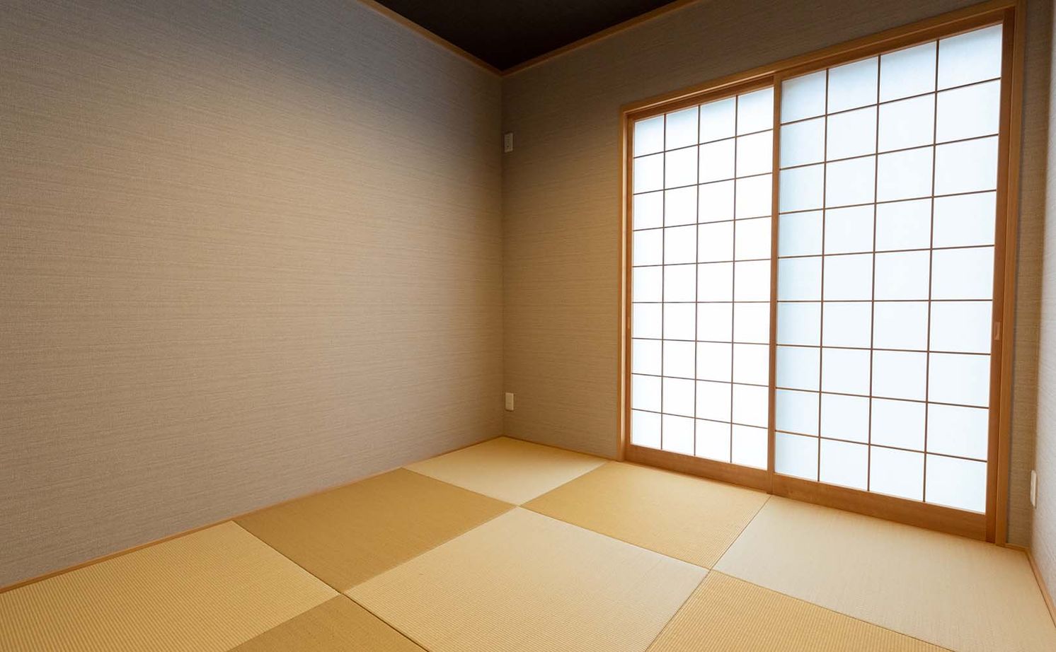 谷川建設 【無垢材／暖炉／スキップフロア】ビンテージの家具が映えるデザイン＆家族がつながる空間設計の建築実例画像15