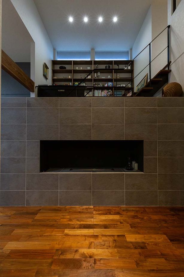 谷川建設 【無垢材／暖炉／スキップフロア】ビンテージの家具が映えるデザイン＆家族がつながる空間設計の建築実例画像19