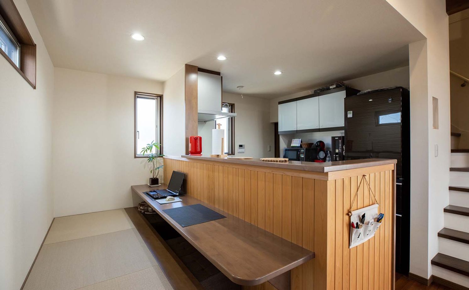 谷川建設 【無垢材／吹き抜け／ビルトインガレージ】自由設計で手に入れた”おひとりさま”マイホームの建築実例画像2