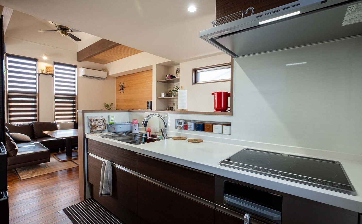 谷川建設 【無垢材／吹き抜け／ビルトインガレージ】自由設計で手に入れた”おひとりさま”マイホームの建築実例画像8