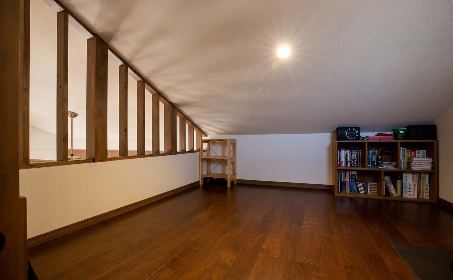 谷川建設 【無垢材／吹き抜け／ビルトインガレージ】自由設計で手に入れた”おひとりさま”マイホームの建築実例画像9