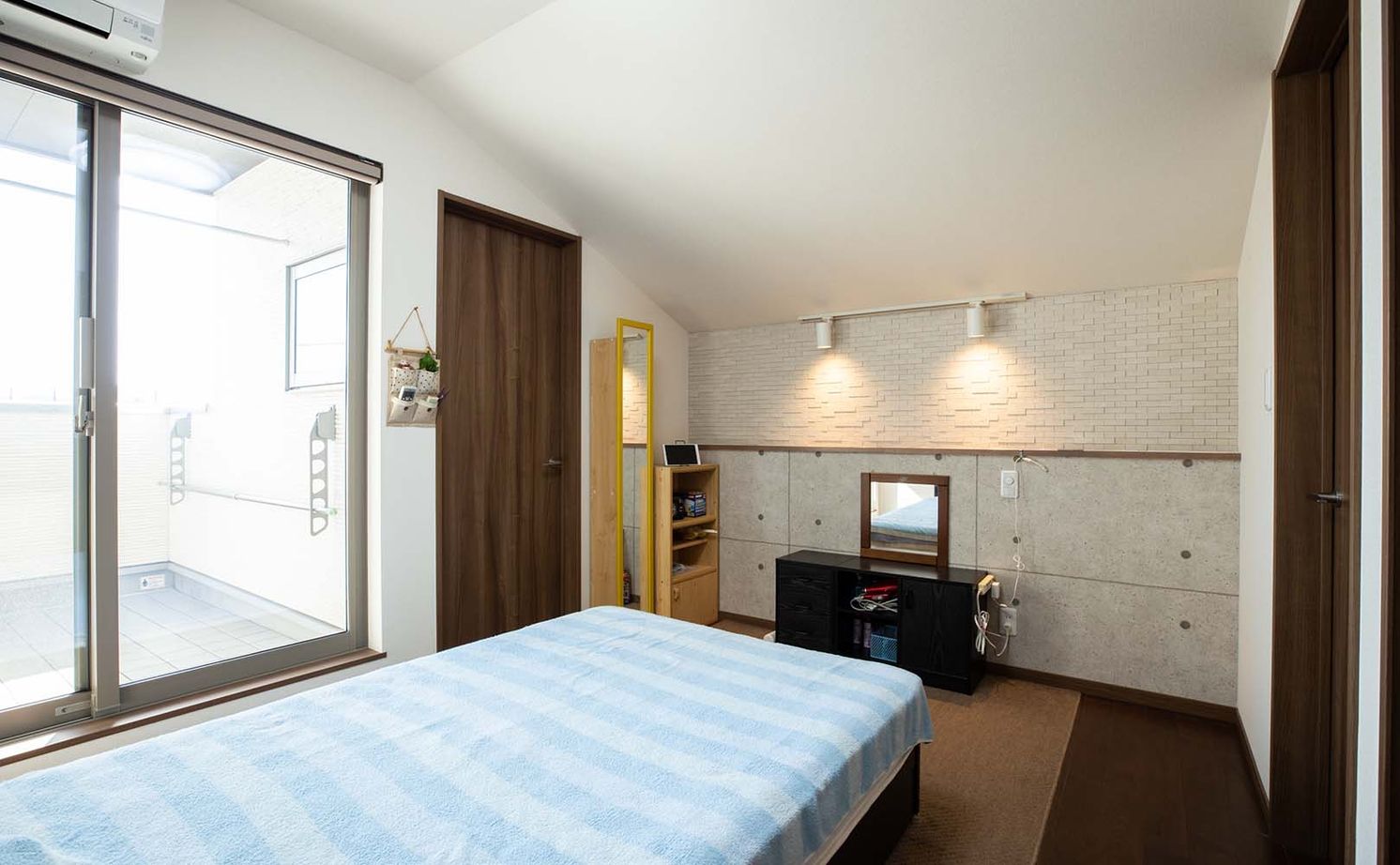 谷川建設 【無垢材／吹き抜け／ビルトインガレージ】自由設計で手に入れた”おひとりさま”マイホームの建築実例画像12