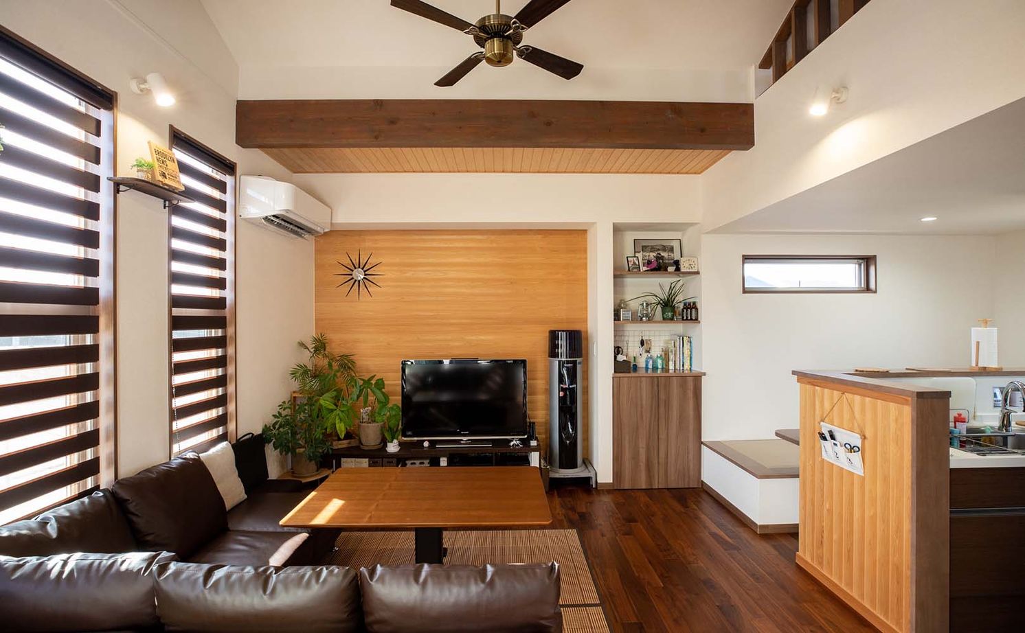 谷川建設 【無垢材／吹き抜け／ビルトインガレージ】自由設計で手に入れた”おひとりさま”マイホームの建築実例画像16