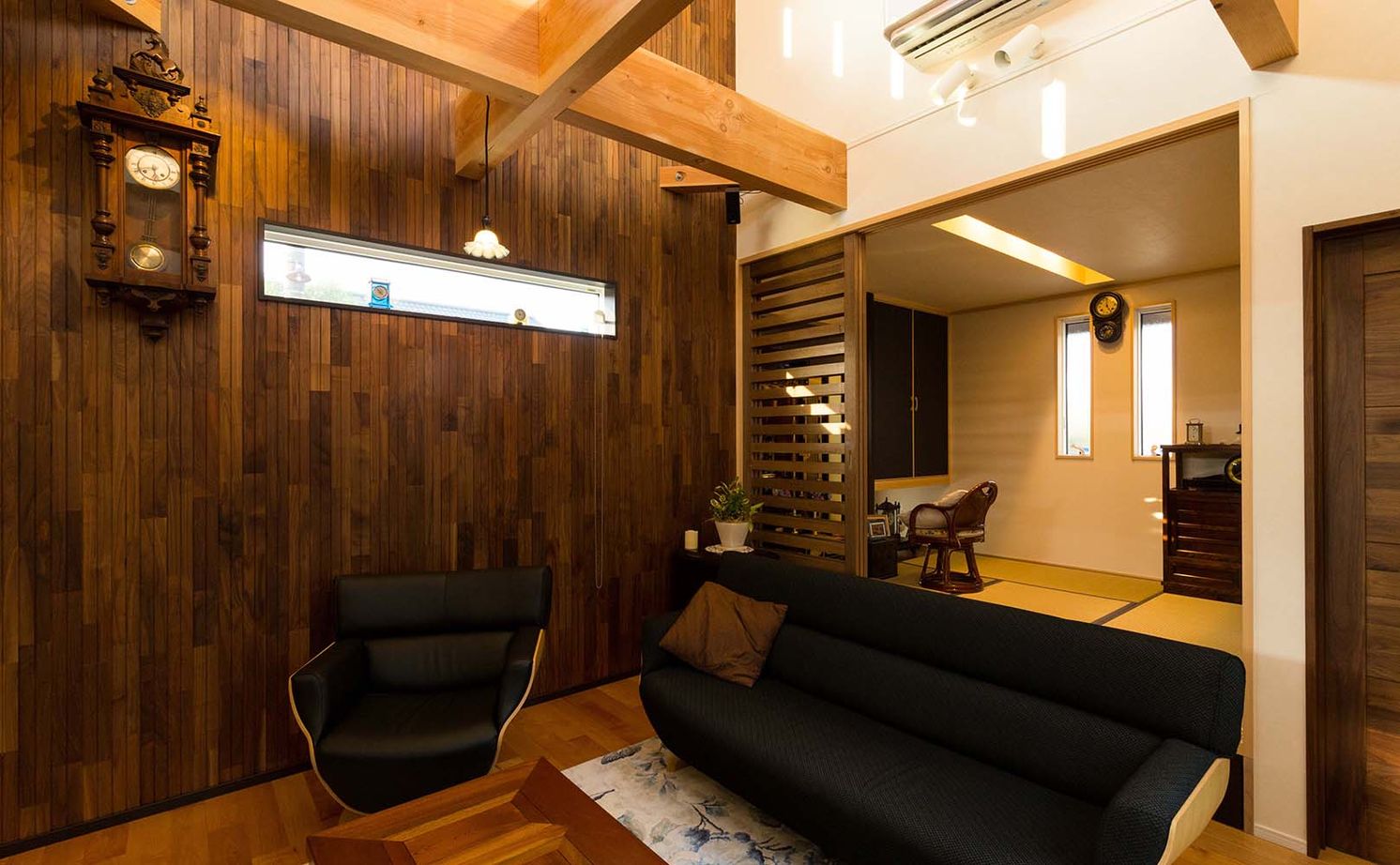 谷川建設 【無垢材／吹き抜け／中庭】至るところに木のぬくもりと巧みな技が光る「ロの字型」の家の建築実例画像8