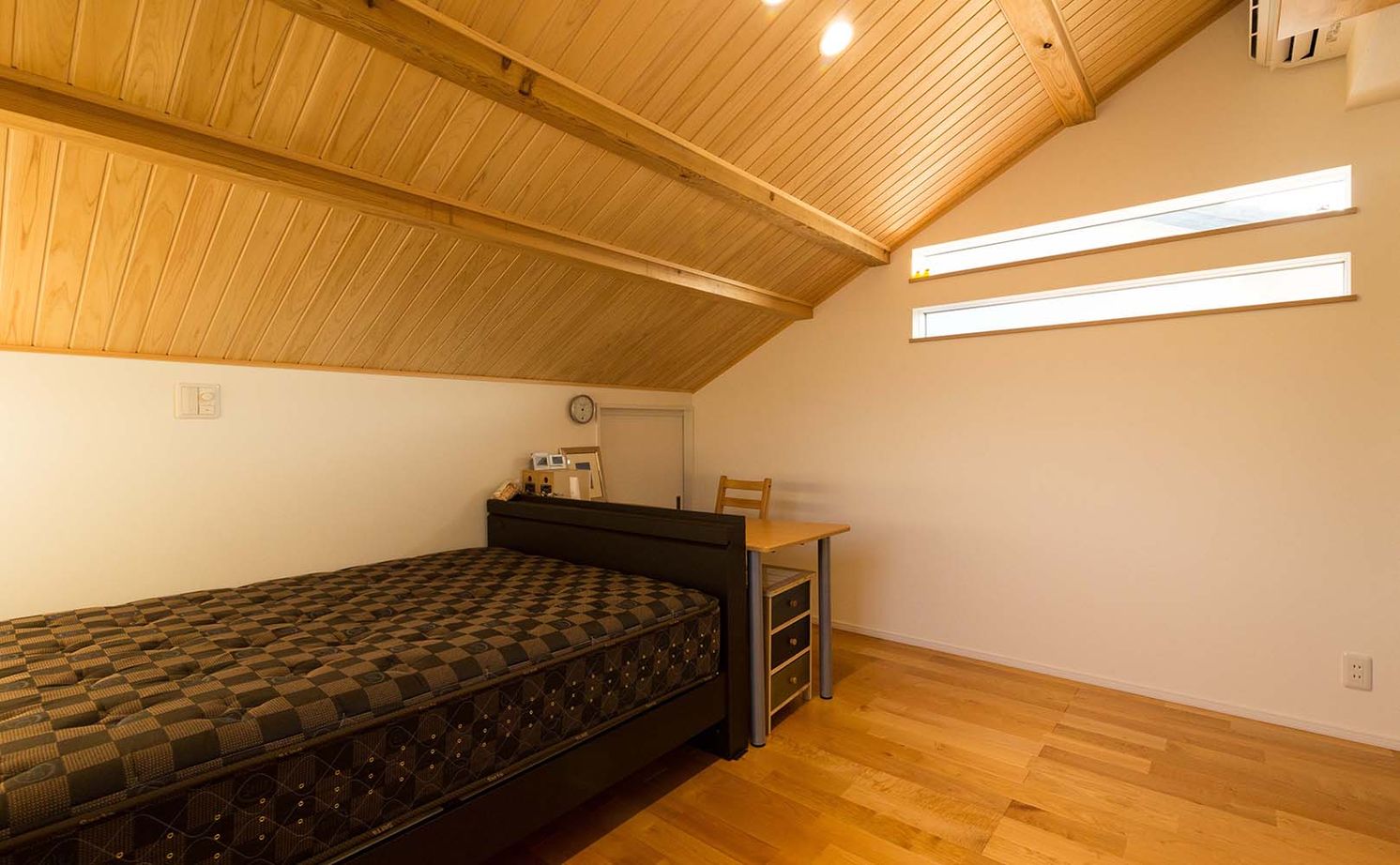 谷川建設 【無垢材／吹き抜け／中庭】至るところに木のぬくもりと巧みな技が光る「ロの字型」の家の建築実例画像14