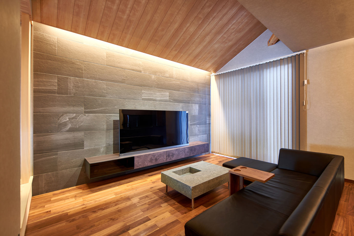 谷川建設 ダークトーンで表現したラグジュアリーの理想形の建築実例画像2