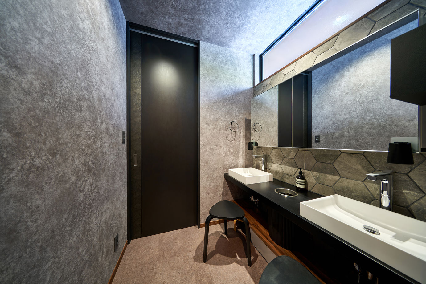 谷川建設 ダークトーンで表現したラグジュアリーの理想形の建築実例画像4