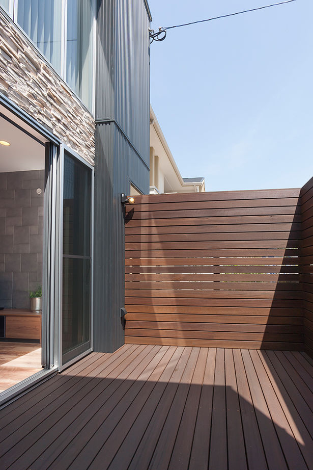 アーティックスホーム BY なかやしき 【2500万円/39坪/間取図有/アイランドキッチン】バルコニー×ウッドデッキでアウトドアリビングを楽しむの建築実例画像9