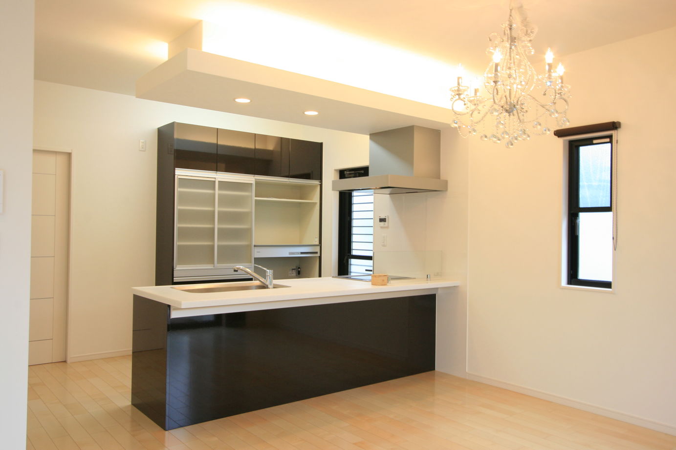 アーティックスホーム BY なかやしき 【2000～2499万円/36坪】リビングから広がるウッドデッキ　玄関吹き抜けで光あふれるスタイリッシュな住まいの建築実例画像8