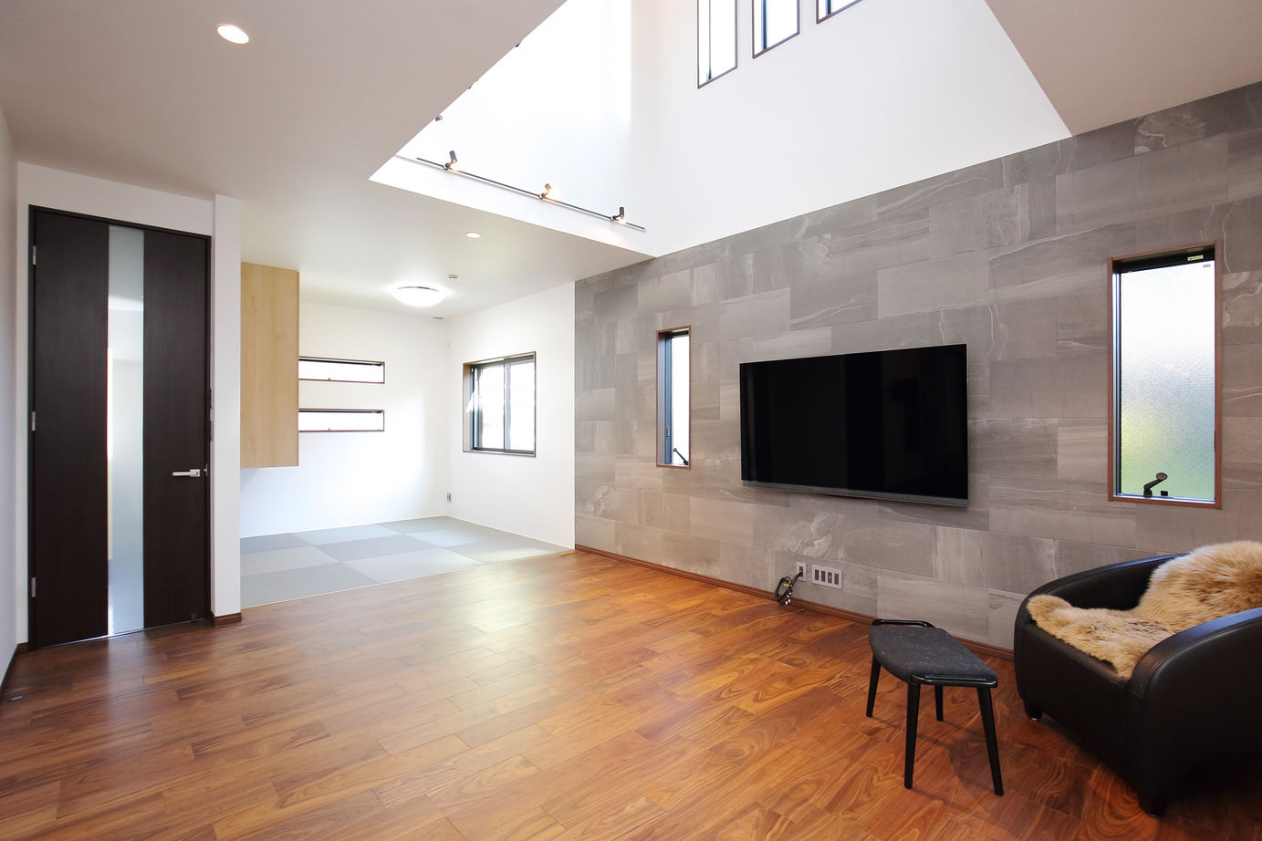 アーティックスホーム BY なかやしき 【3000万～3099万/47.5坪/北九州市】ビルトインガレージのあるかっこいい暮らしの家の建築実例画像4