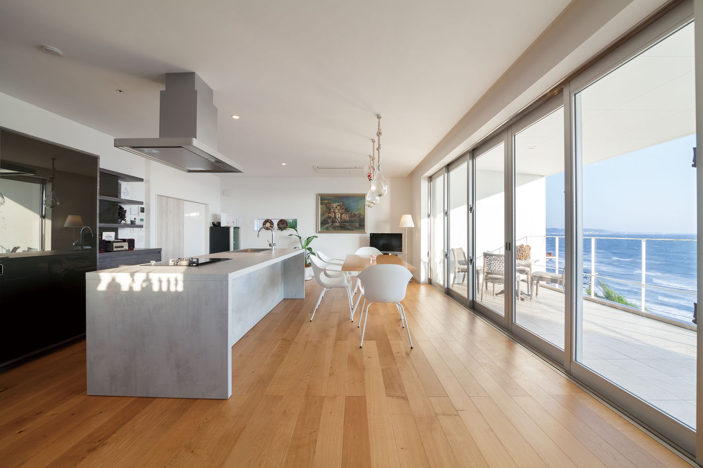 『湘南で家を建てるなら。』 サンキホーム 【湘南/鎌倉市/4000万円台以上/66坪/変形地】湘南の海を『一望』。レストランが一体となった店舗併用住宅！の建築実例画像2