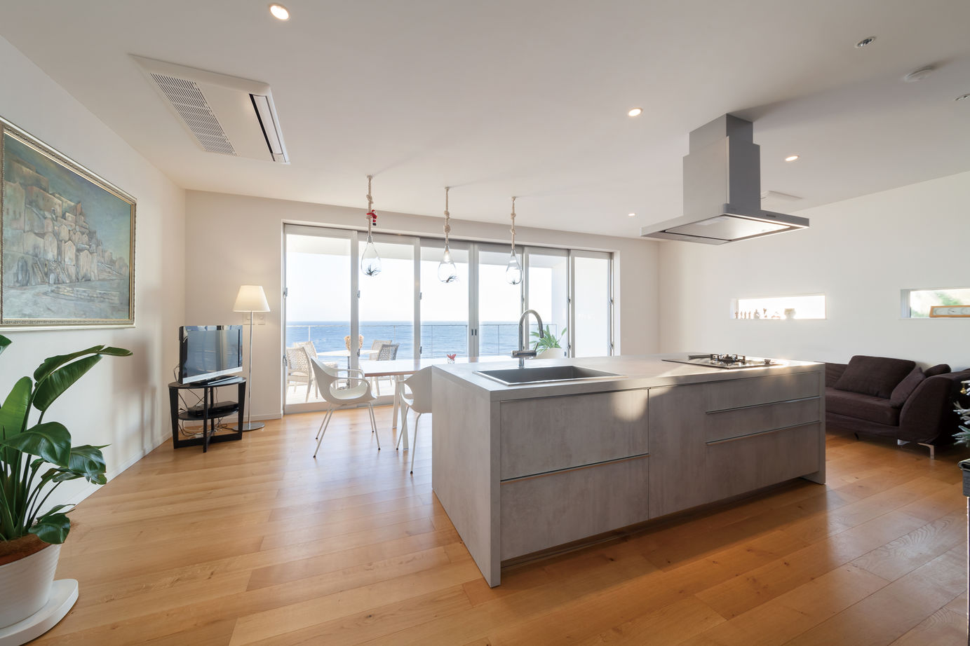 『湘南で家を建てるなら。』 サンキホーム 【湘南/鎌倉市/4000万円台以上/66坪/変形地】湘南の海を『一望』。レストランが一体となった店舗併用住宅！の建築実例画像4