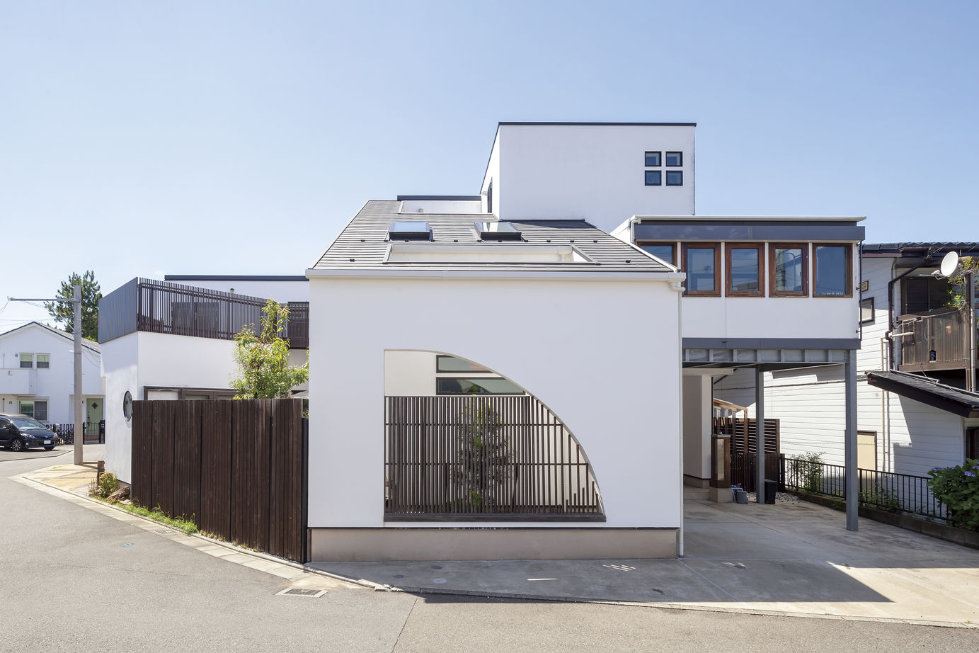 『湘南で家を建てるなら。』 サンキホーム 【湘南/藤沢市/4000万円台以上/61.4坪】光沢や水平ラインが美しい。鎌倉漆喰(R)に包まれる湘南の暮らし。の建築実例画像2