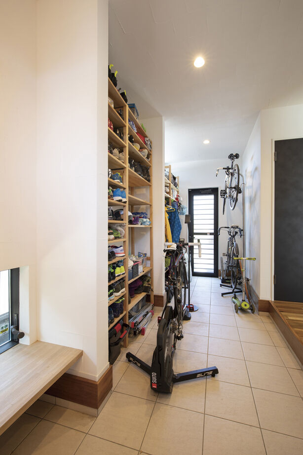 『湘南で家を建てるなら。』 サンキホーム 【湘南/藤沢市/33.3坪/吹き抜け/ボルダリング/土間】家族の会話を育む、青空に映えるナチュラルハウスの建築実例画像8