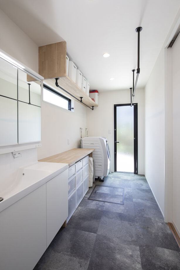 『湘南で家を建てるなら。』 サンキホーム 【湘南/藤沢市/33.3坪/吹き抜け/ボルダリング/土間】家族の会話を育む、青空に映えるナチュラルハウスの建築実例画像9