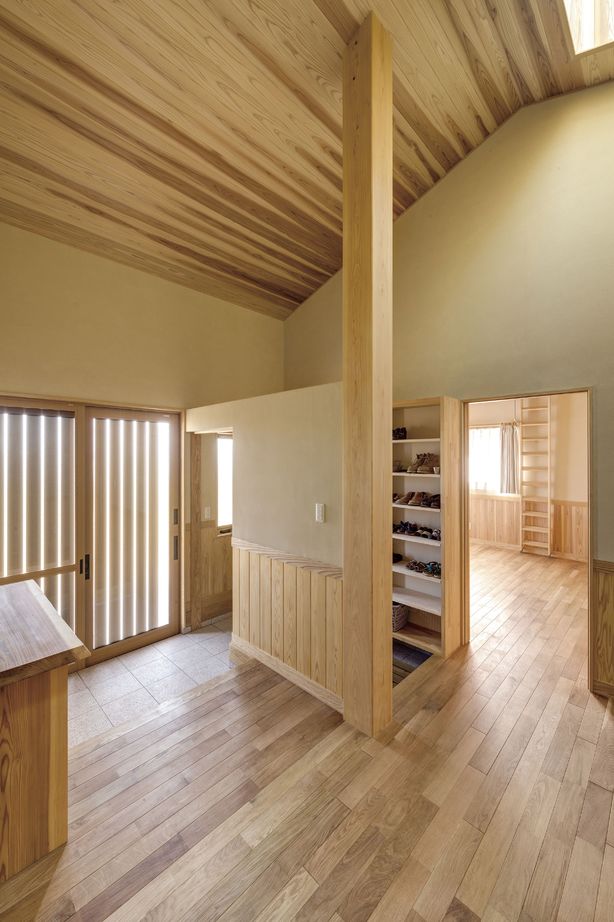 杉内建設 【本体価格2380万円/約45坪/平屋】存在感ある現しの梁、広々と感じる勾配天井。ゆっくりと時間が流れる平屋の建築実例画像5