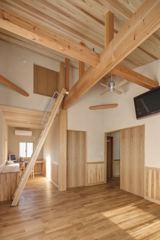 杉内建設 【本体価格2380万円/約45坪/平屋】存在感ある現しの梁、広々と感じる勾配天井。ゆっくりと時間が流れる平屋の建築実例画像6