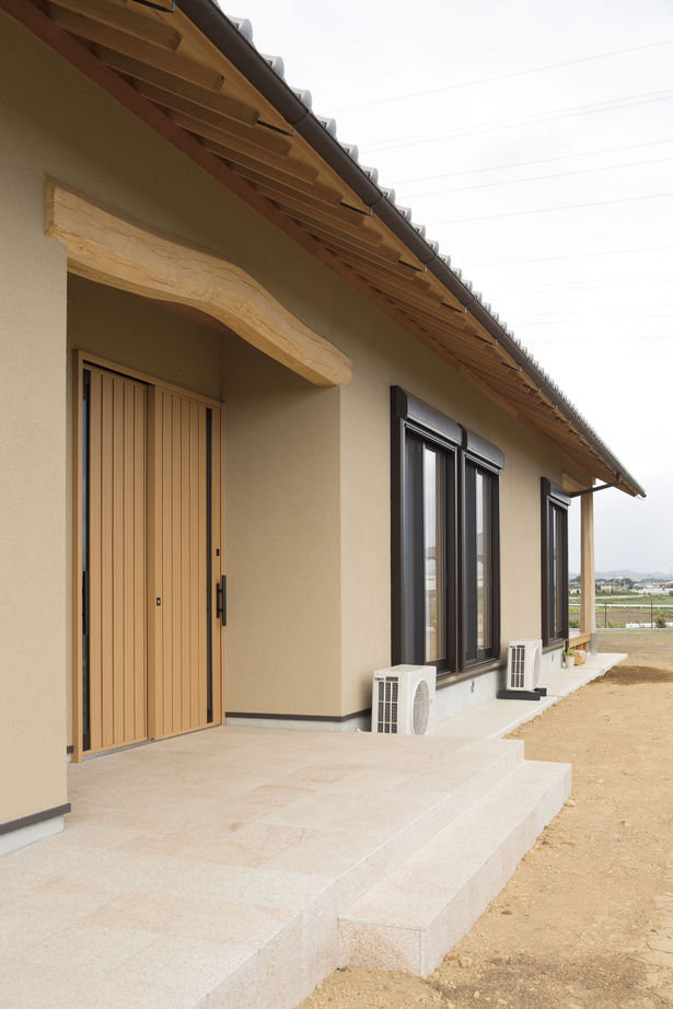 杉内建設 【本体価格2380万円/約45坪/平屋】存在感ある現しの梁、広々と感じる勾配天井。ゆっくりと時間が流れる平屋の建築実例画像9